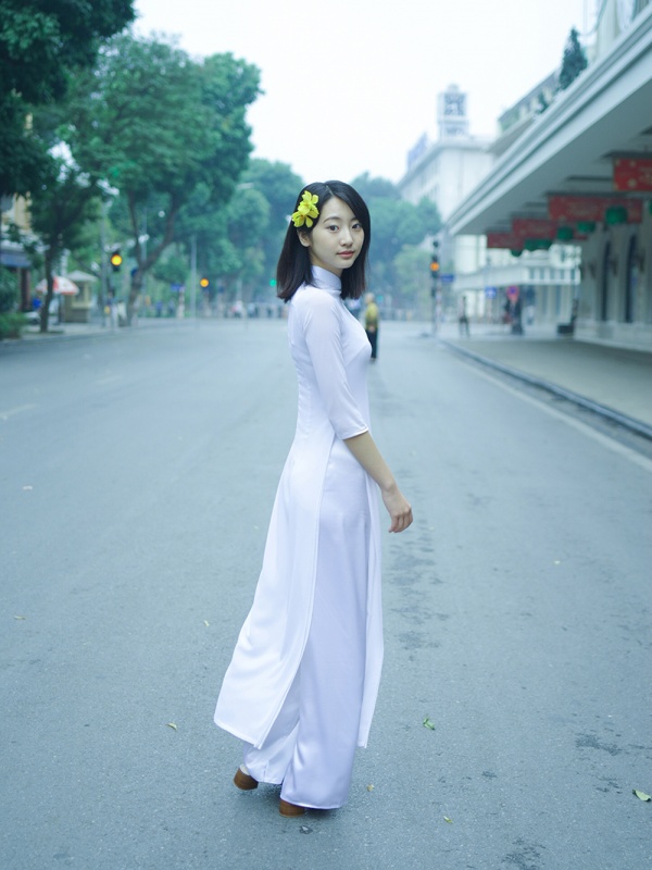 【画像あり】モデルの武田玲奈さん、ベトナムでの水着撮影に見物客がみとれて渋滞騒ぎに