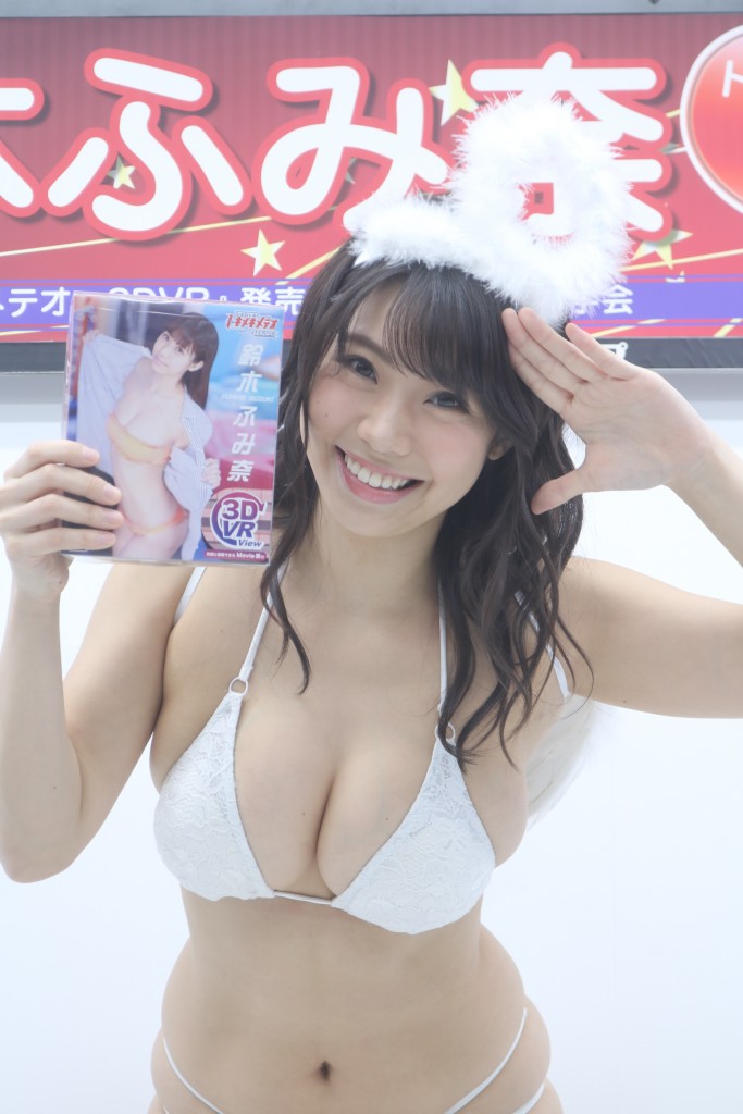 【画像・動画あり】B96W62H93、Hカップグラドル鈴木ふみ奈さん「VR映像ホント凄いんです」