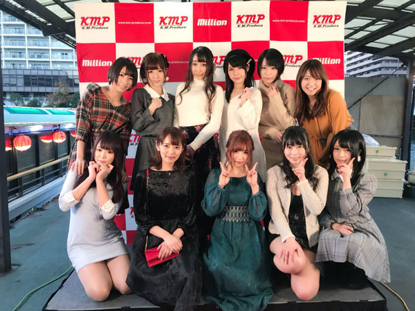 【画像あり】AV女優とファンのハーレムのようなナイトクルージングが行われる