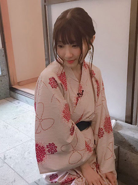 【悲報】声優の日高里菜さん(24)、温泉で盗撮されてしまう